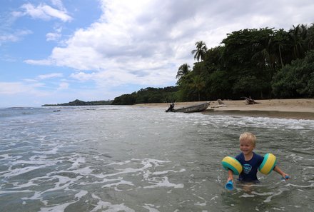 Costa Rica Familienreise mit Kindern - Costa Rica for family individuell - Kleinkind am Strand