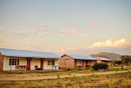 Namibia Familienreise - Omandumba Guest Farm Bungalows Außenansicht          