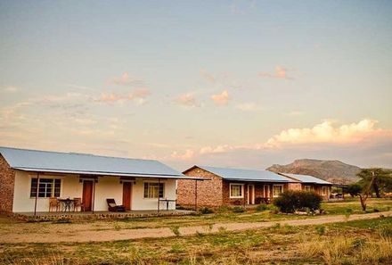 Namibia Familienreise - Omandumba Guest Farm Bungalows Außenansicht          