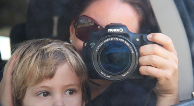 Fernreisen mit Kindern - Highlights einer Costa Rica Reise - Julia Graf mit Fotokamera 