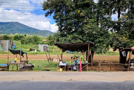 Kenia Familienreise - Kenia for family - Verkaufsstände am Wegesrand