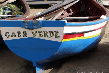 Kapverden mit Kindern - Familienurlaub Kapverden - Bemaltes Boot