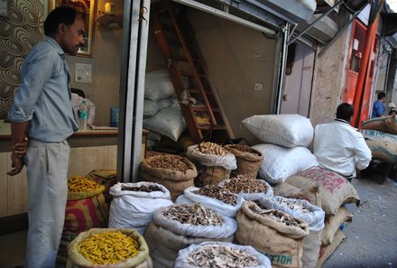 Indien mit Kindern - Familienurlaub Indien - Gewürze im Markt