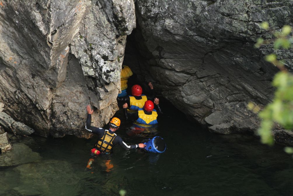 Norwegen mit Kindern - Familie beim Canoying