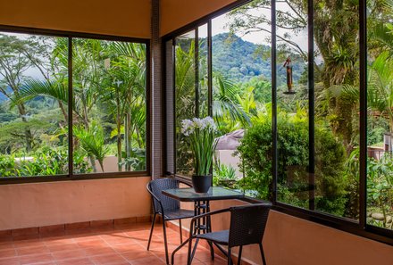 Panama for family individuell - Panama Familienreise mit Kindern - The Inn at Palo Alto - Große Fenster