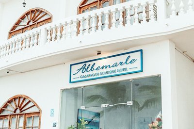 Galapagos mit Jugendlichen - Galapagos Family & Teens - Albemarle Galapagos Boutique Hotel - Eingang