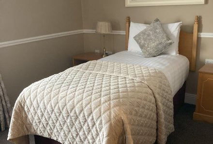 Irland for family - Irland Familienreise - Spanish Point - Bellbridge Hotel - Zimmer Bett