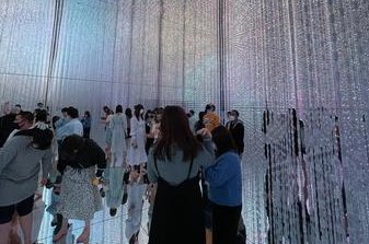 Japan for family - Teamlab Planets - Menschen