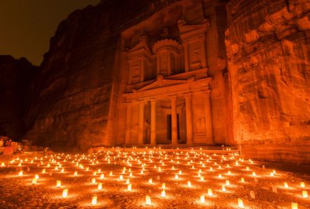 Jordanien Rundreise mit Kindern - Petra bei Nacht im Kerzenschein