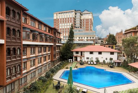 Nepal Familienreisen - Nepal for family - Malla Hotel - Pool