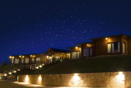 Patagonien Family & Teens - Hotel La Cantera - Außenansicht Abends