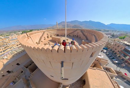 Oman Familienreise - Oman Family & Teens - Nizwa Fort - Turm