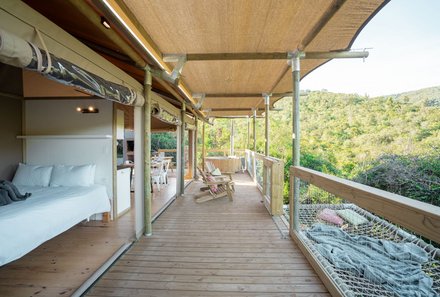Garden Route Familienreise - Addo Nationalpark - AfriCamps Zimmern mit Blick auf die Natur
