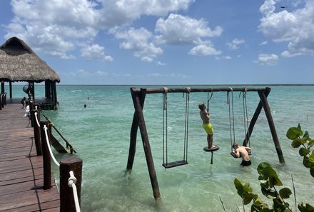 Mexiko Familienreise - Mexiko young family individuell - Kinder am Strand Bacalar