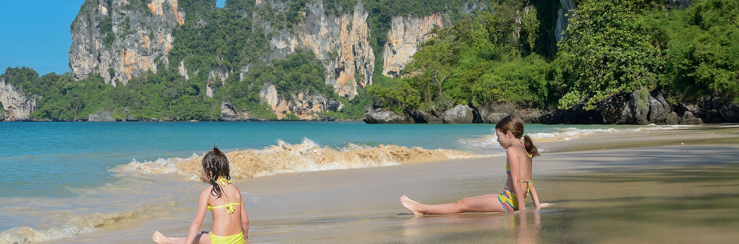 Thailand Familienreise - Thailand mit Kindern - Kinder am Strand