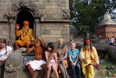 Nepal Familienreise - Nepal for family - Foto mit Sadhus