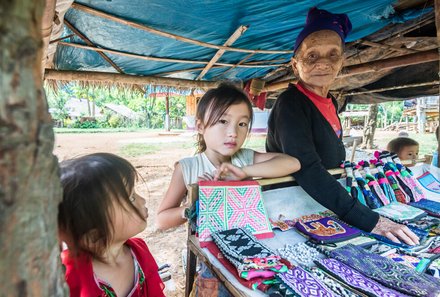 Laos und Vietnam Familienreise - Laos und Vietnam Reise mit Kindern - Einheimische Verkaufsstand