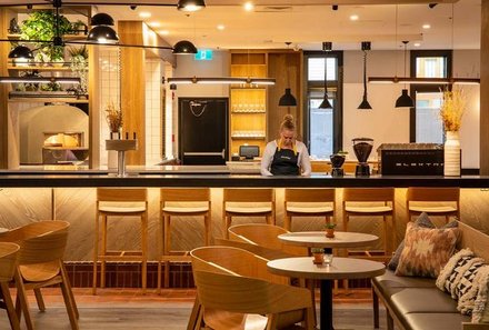 Westkanada for family - Elk + Avenue Hotel - Bar