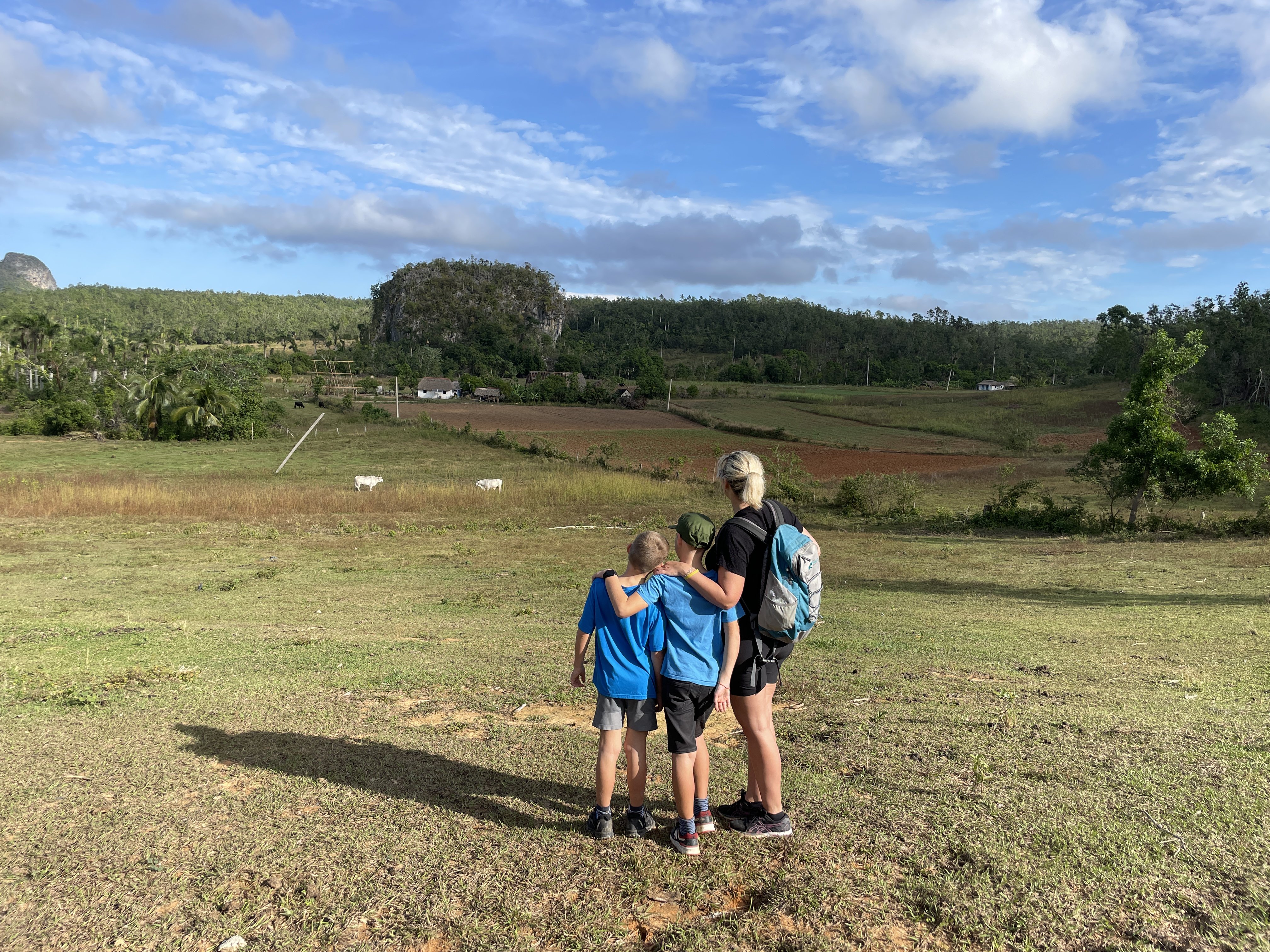 Kuba mit Kindern - Kuba Urlaub mit Kindern - Familie im Vinales-Tal