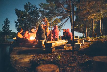 Schweden Familienreise - Schweden for family - Polarkreis - Lagerfeuer mit der Familie