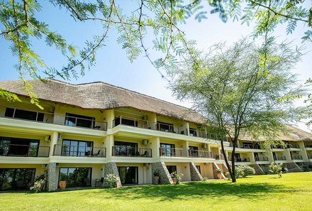 Botswana Fly-In-Safari individuell - Ilala Lodge Hotel - Außenansicht