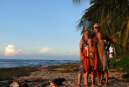 Costa Rica Familienreise - Costa Rica for family - Familie am Strand in Costa Rica