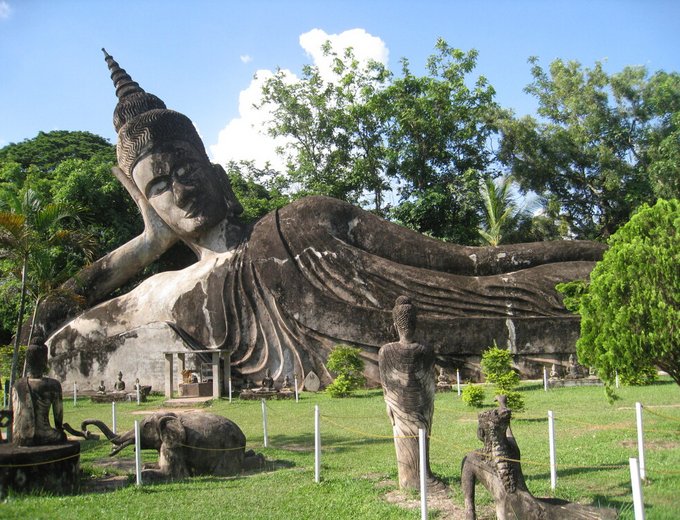 Familienreise Laos & Vietnam - Laos und Nordvietnam mit Kindern entdecken - Buddha Park