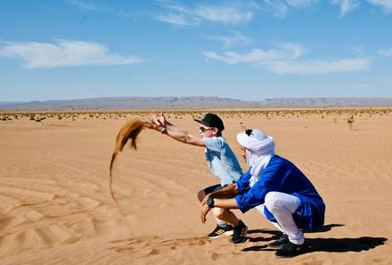 Marokko Family & Teens - Marokko mit Jugendlichen - Teen mit Berber in der Wüste