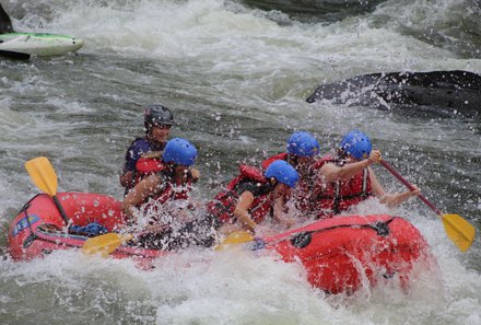 Familienreise Costa Rica - Costa Rica Family & Teens - Raftingabenteuer durch Strömungen