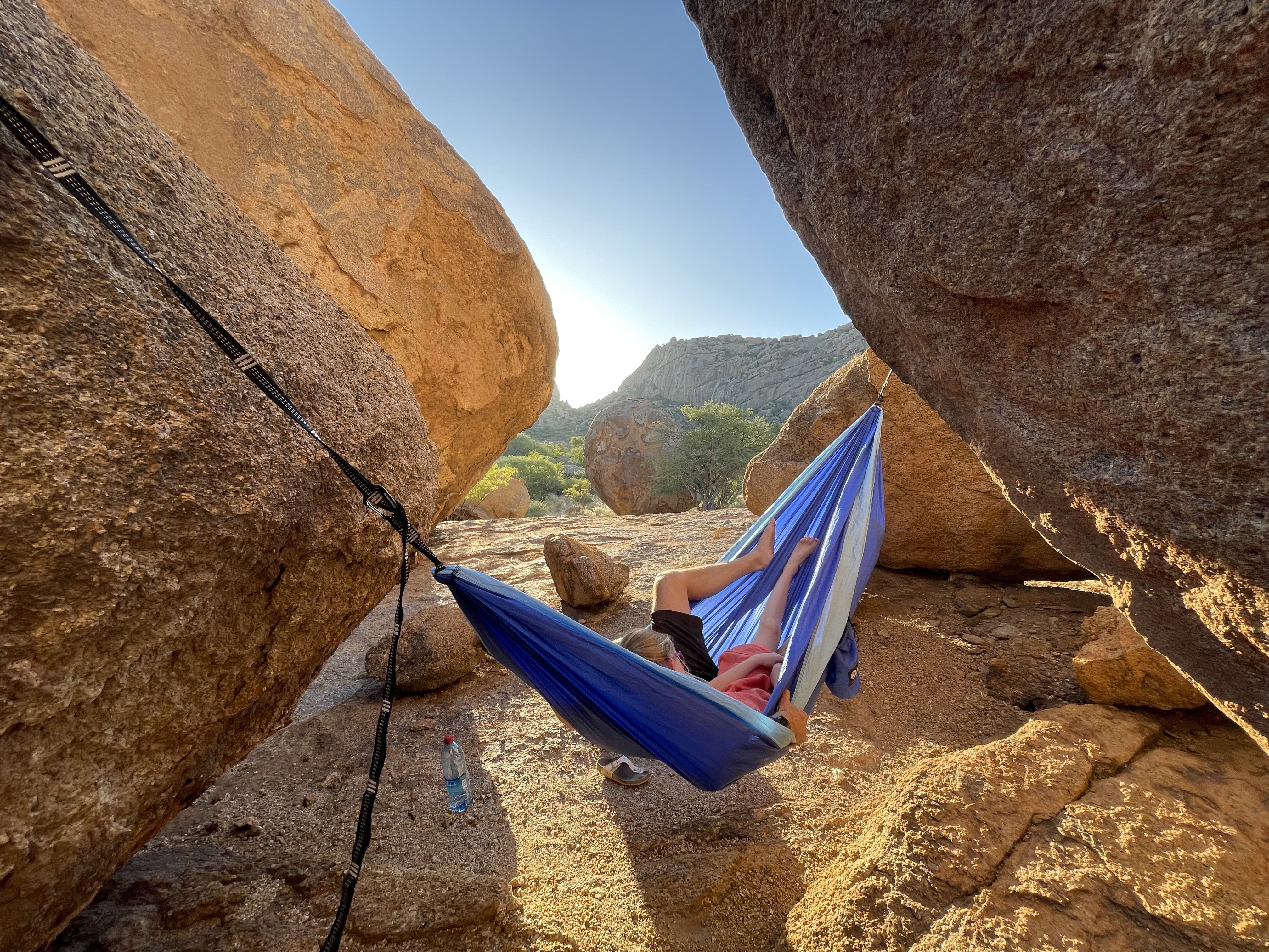 Namibia Selbstfahrerreise mit Kindern - Namibia Dachzelt Erfahrungen mit Kindern - Erongo Rocks - Hängematte