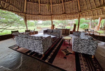 Kenia for family individuell deluxe - Tsavo West Nationalpark - Severin Safari Camp - Lounge