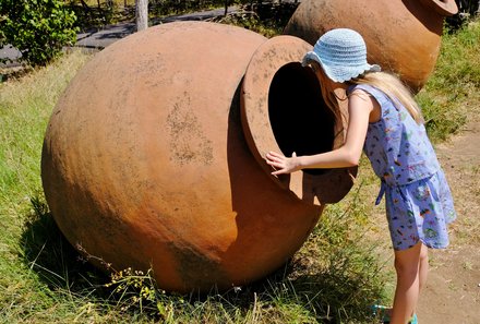 Osteuropa Familienurlaub - außergewöhnliche Unterkünfte von For Family Reisen - Zu Besuch im ethnografischen Museum in Georgien