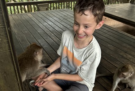 Bali mit Jugendlichen - Java & Bali Family & Teens - Junge mit Affen