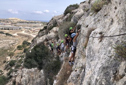 Malta Familienreise - Malta for family - Kinder beim Klettersteig