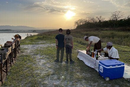 Nepal Familienreisen - Nepal for family - Sundowner im Chitwan Nationalpark