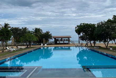 Sri Lanka mit Jugendlichen - Sri Lanka Summer Family & Teens - Freizeit am Pool des Amethyst Resort in Passikudah