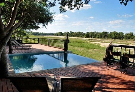Südafrika mit Kindern - Pool Umkumbe Safari Lodge