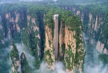 China Familienreise - China mit Jugendlichen -  Bailong Aufzug bei Nebel