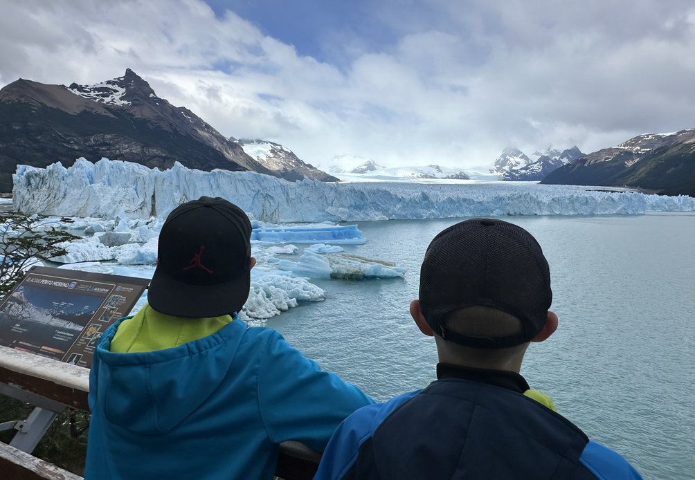 Chile und Argentinien Familienreise - Kinder am Perito Moreno Gletscher