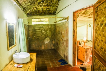 Uganda Familienreise - Uganda Family & Teens - Gorilla Camp Badezimmer 