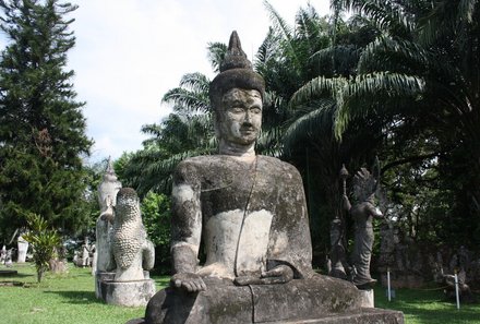 Laos und Vietnam Familienreise - Laos und Vietnam Reise mit Kindern - Skulpturen im Park