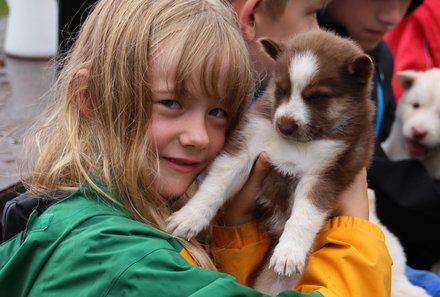 Familienreise Schweden - Schweden for family - kleines Mädchen mit Hund