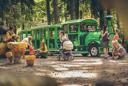 Baltikum for family - Naturpark Tervete - Lokomotive mit Kindern