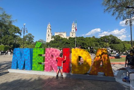 Mexiko Familienreise - Mexiko for young family individuell - Merida - Schild mit Buchstaben