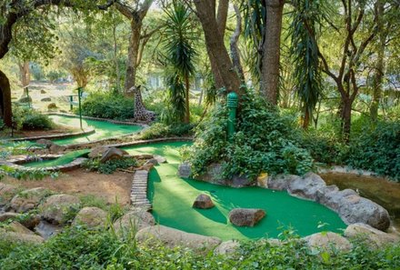 Südafrika Familienreise - Südafrika for family - Pilanesberg Nationalpark - Kwa Maritane Bush Lodge - Minigolf 