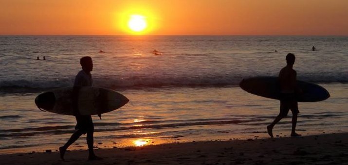 Mittelamerika mit Kindern - Interview mit Familienreise Expertin - Surfen in Costa Rica