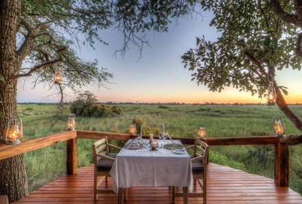 Botswana Fly-In-Safari individuell - Camp Okavango - Essensbereich