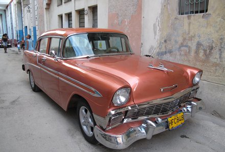 Familienreise Kuba - Kuba for family - roter Oldtimer