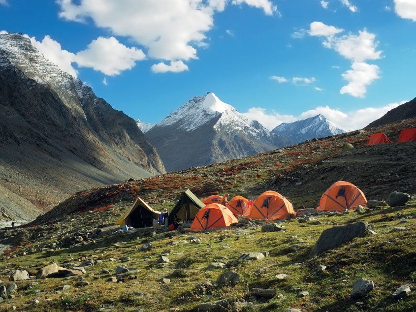 Ladakh Familienreise - Zelte am Fuße des Himalaya