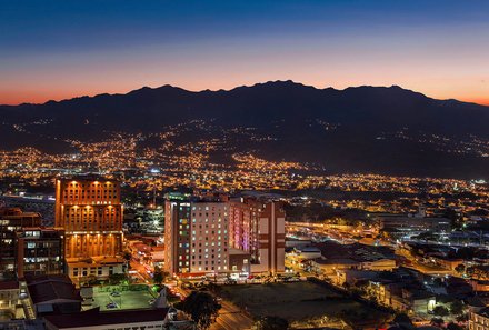 Costa Rica Familienreise - Costa Rica individuell - San Jose - Stadt bei Nacht
